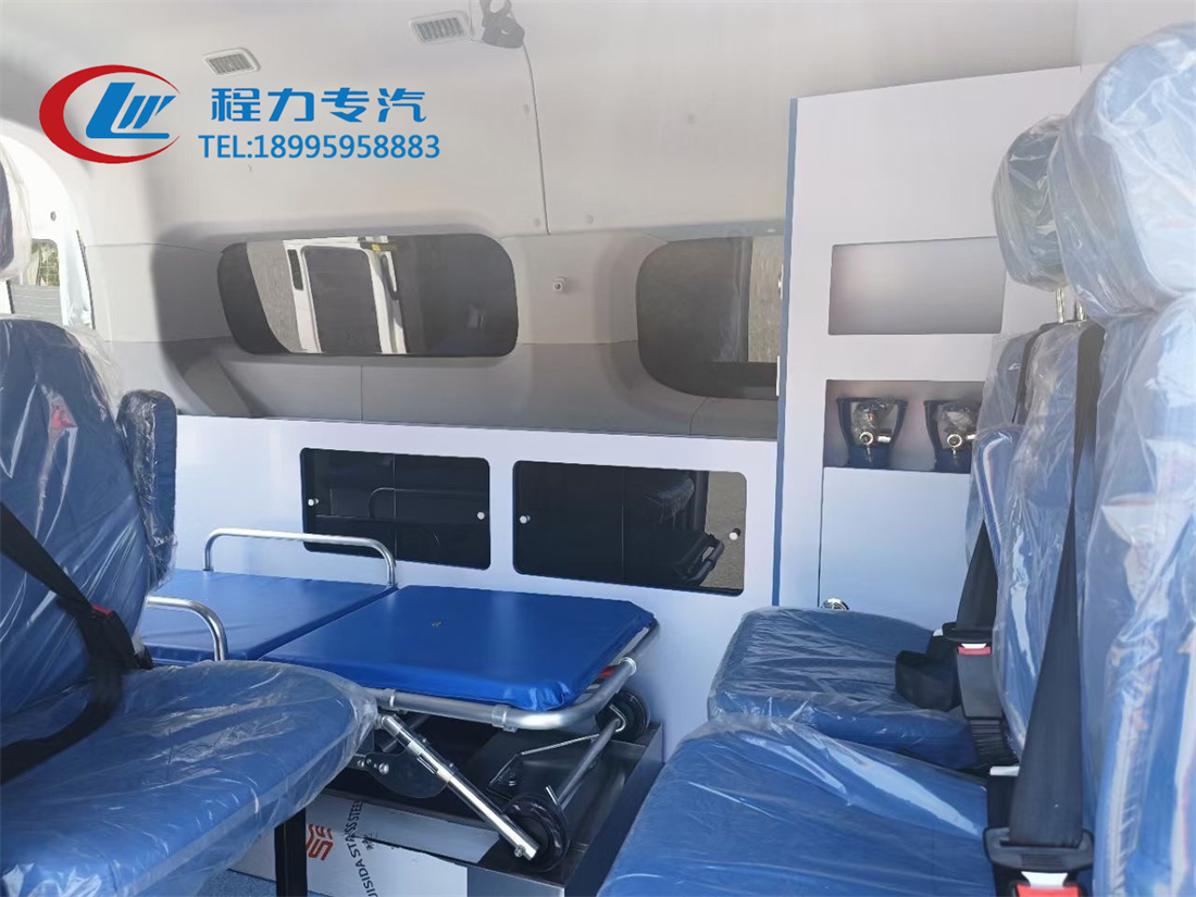 依維柯聚星純電動(dòng)救護(hù)車