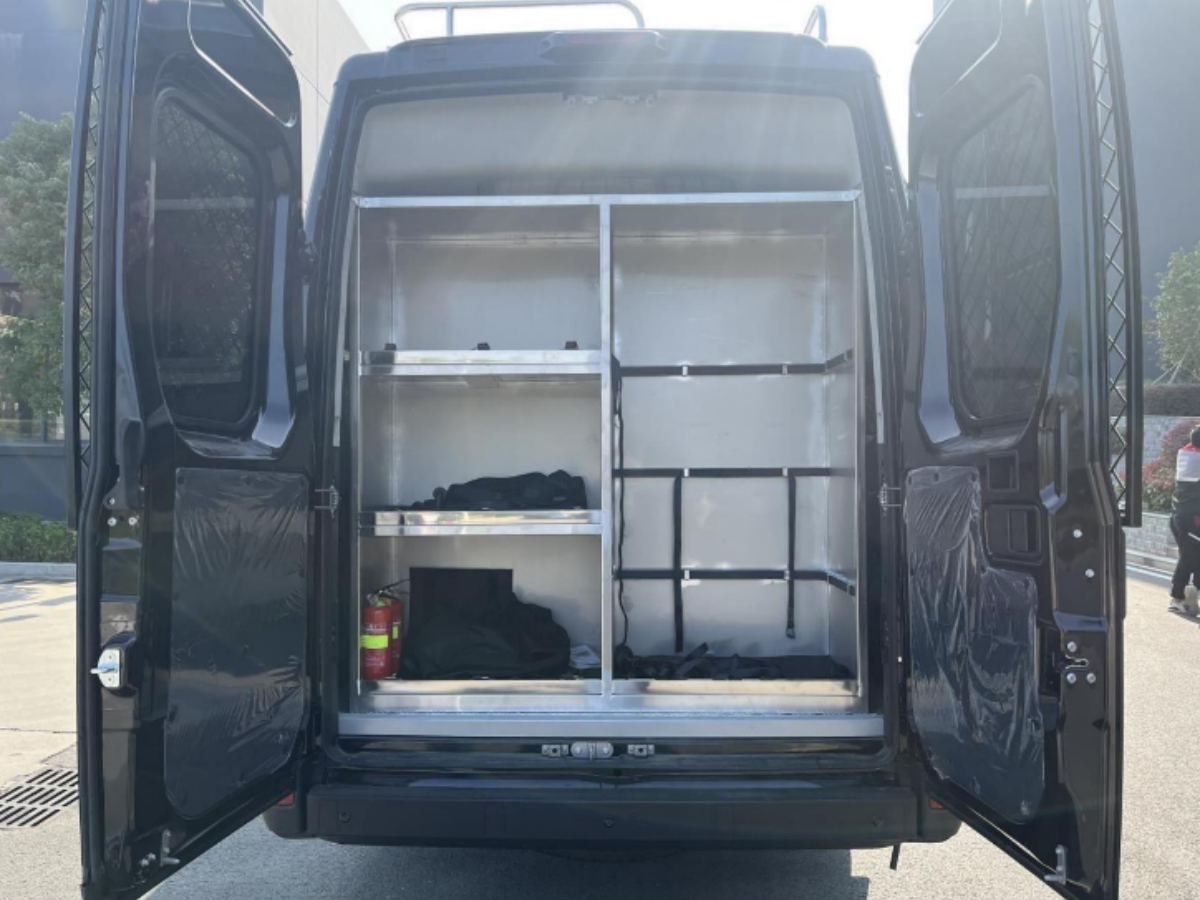 依維柯歐勝運(yùn)兵車（7人）